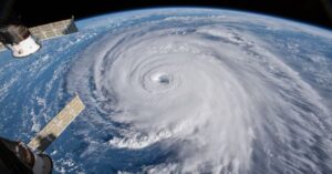 台風の目衛星写真