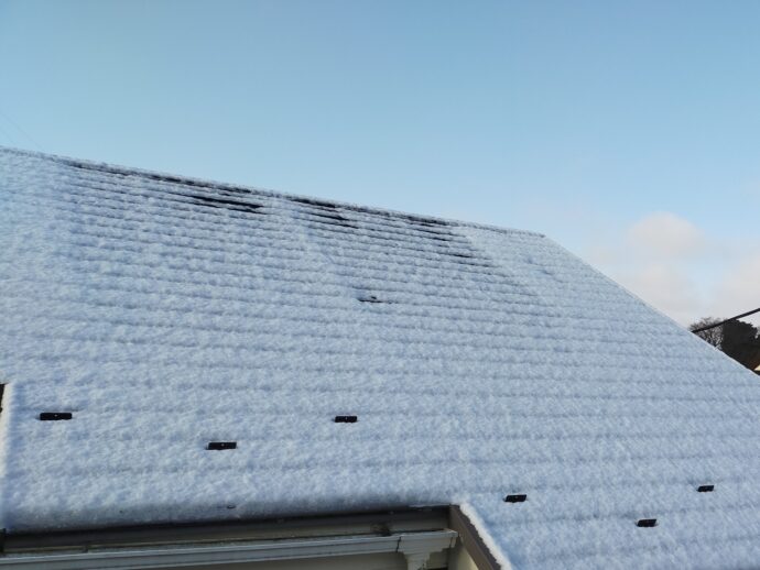 雪の積もった屋根