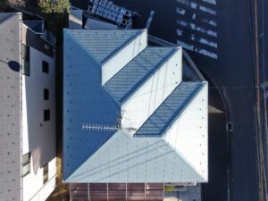 横浜市緑区屋根塗装施工後クールアルドワーズブルー