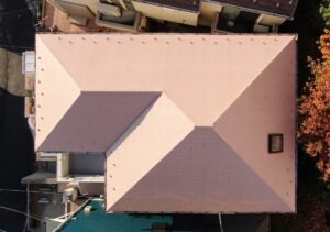 横浜市保土ヶ谷区スレート屋根の塗装クールビンテージローズ